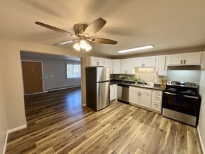 Capitol View Apartments in Madison, WI - Building Photo - Building Photo