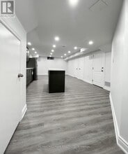 24 San Felice Ln in Hamilton, ON - Building Photo - Building Photo