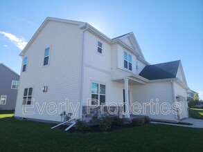 601 Cherry Ct in Hartland, WI - Foto de edificio - Building Photo