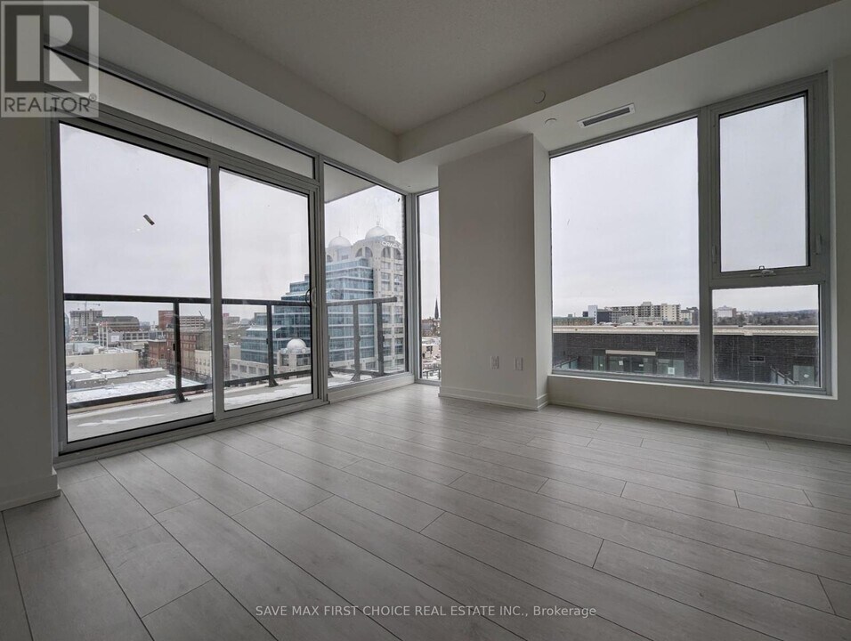 55 Duke St W in Kitchener, ON - Building Photo