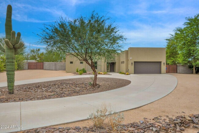 33242 N 55th St in Cave Creek, AZ - Foto de edificio - Building Photo