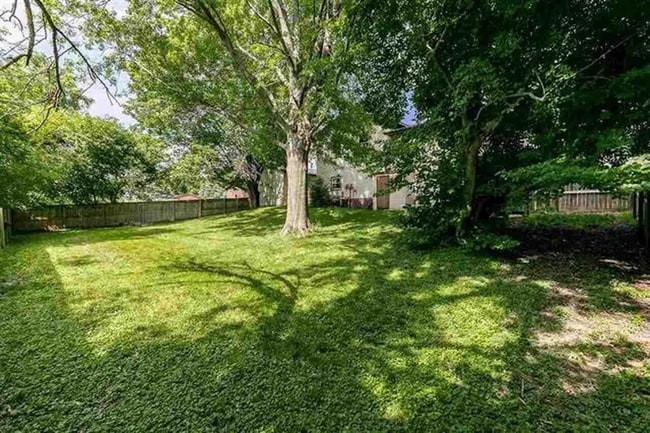 1429 Valley View Dr in Coralville, IA - Foto de edificio - Building Photo