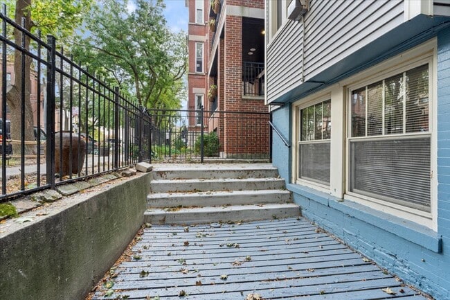 2742 N Seminary Ave in Chicago, IL - Building Photo - Building Photo