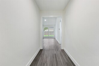 4832 Whispering Falls Dr in Houston, TX - Building Photo - Building Photo