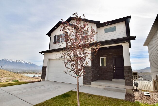 2042 Golden Ruby Dr in Eagle Mountain, UT - Building Photo - Building Photo
