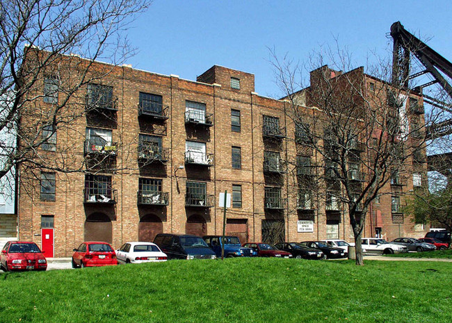 Left Bank Building in Cleveland, OH - Foto de edificio - Building Photo