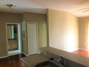 5471 Vineland Rd in Orlando, FL - Building Photo - Building Photo