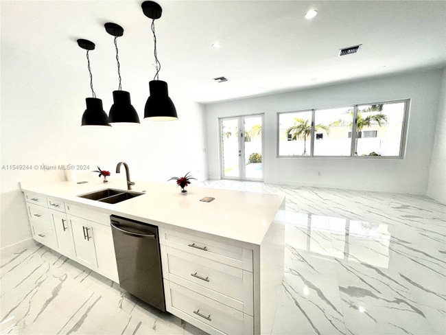 1602 Hayes St in Hollywood, FL - Foto de edificio - Building Photo