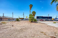 J & S Studio Apartments in Las Vegas, NV - Building Photo - Building Photo