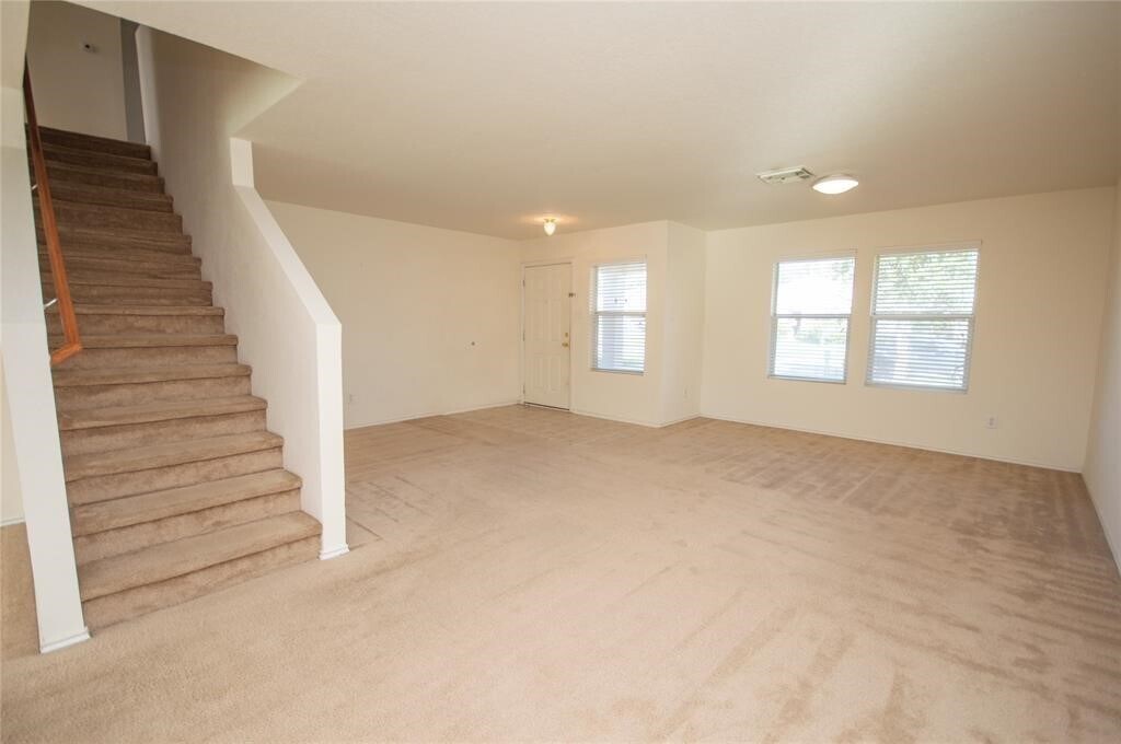 310 Falling Pine Dr in Conroe, TX - Building Photo