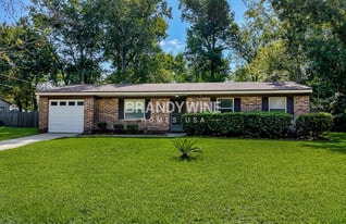 5937 Camaro Dr W in Jacksonville, FL - Building Photo