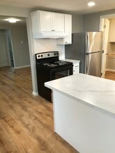 93 W Main St, Unit #5 in Shelby, OH - Building Photo - Building Photo