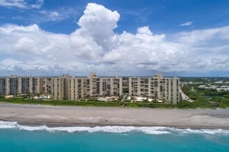 200 Ocean Trail Way in Jupiter, FL - Foto de edificio - Building Photo