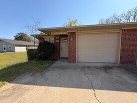 301 W 16th Ct in Russellville, AR - Building Photo