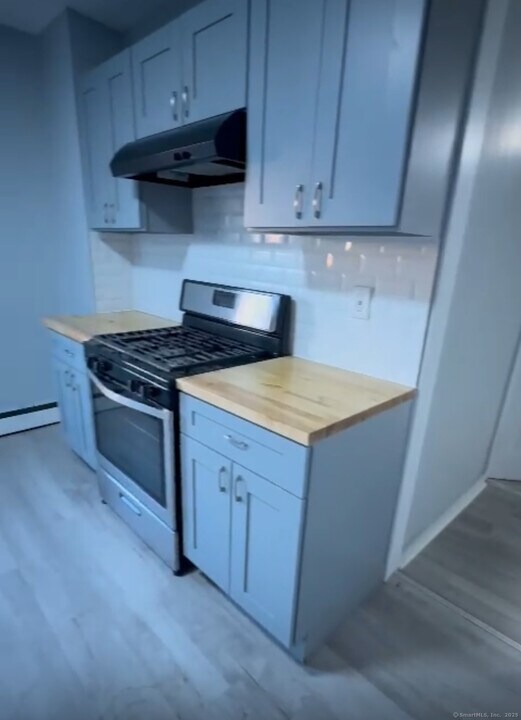 746 Maple St in Bridgeport, CT - Building Photo