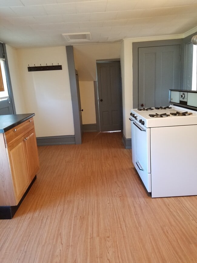 137 Saint Peter St in Winooski, VT - Building Photo - Building Photo