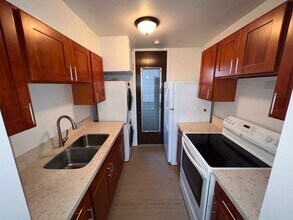 1040 Kinau St in Honolulu, HI - Building Photo - Building Photo