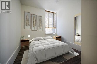 28 Main St in Cambridge, ON - Building Photo - Building Photo