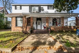 817 College St, Unit 817 College St #2 in Columbus, MS - Building Photo