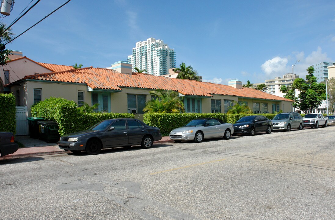 Phyllis Gardens Apartments in Miami, FL - Building Photo