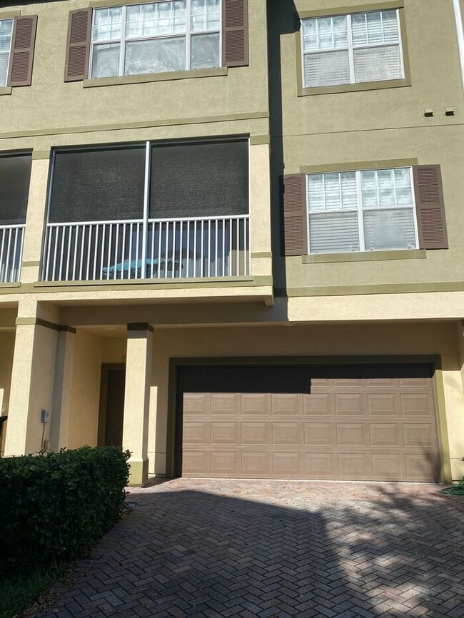 property at 2424 Grand Central Pkwy