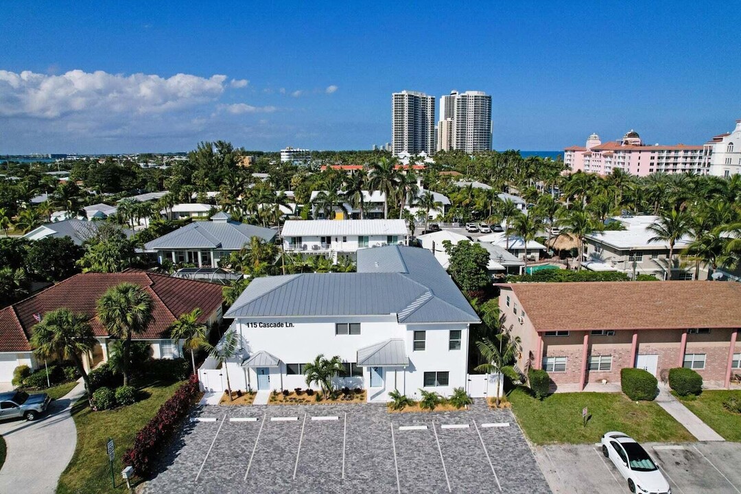 115 Cascade Ln in West Palm Beach, FL - Building Photo