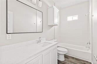 1512 Shavano Dr, Unit 1 in Edinburg, TX - Foto de edificio - Building Photo