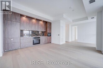 399 Royal Orchard Blvd in Markham, ON - Building Photo - Building Photo