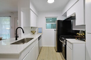 Casa Marfil in Austin, TX - Building Photo