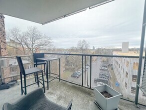 19 Winchester St, Unit 604 in Brookline, MA - Foto de edificio - Building Photo