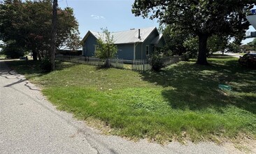 212 2nd St in Jarrell, TX - Building Photo - Building Photo