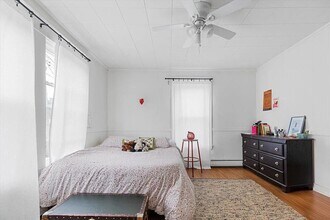 188 Oak St, Unit 2 in Lewiston, ME - Foto de edificio - Building Photo