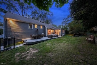 2 Inverness Ct in Millburn, NJ - Foto de edificio - Building Photo