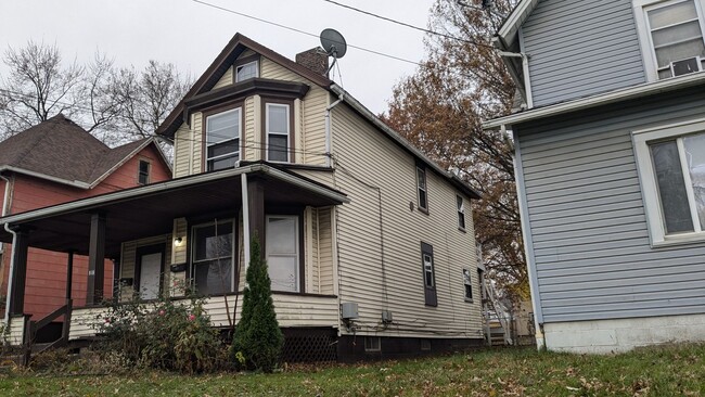 719 Prospect Ave SW in Canton, OH - Building Photo - Building Photo