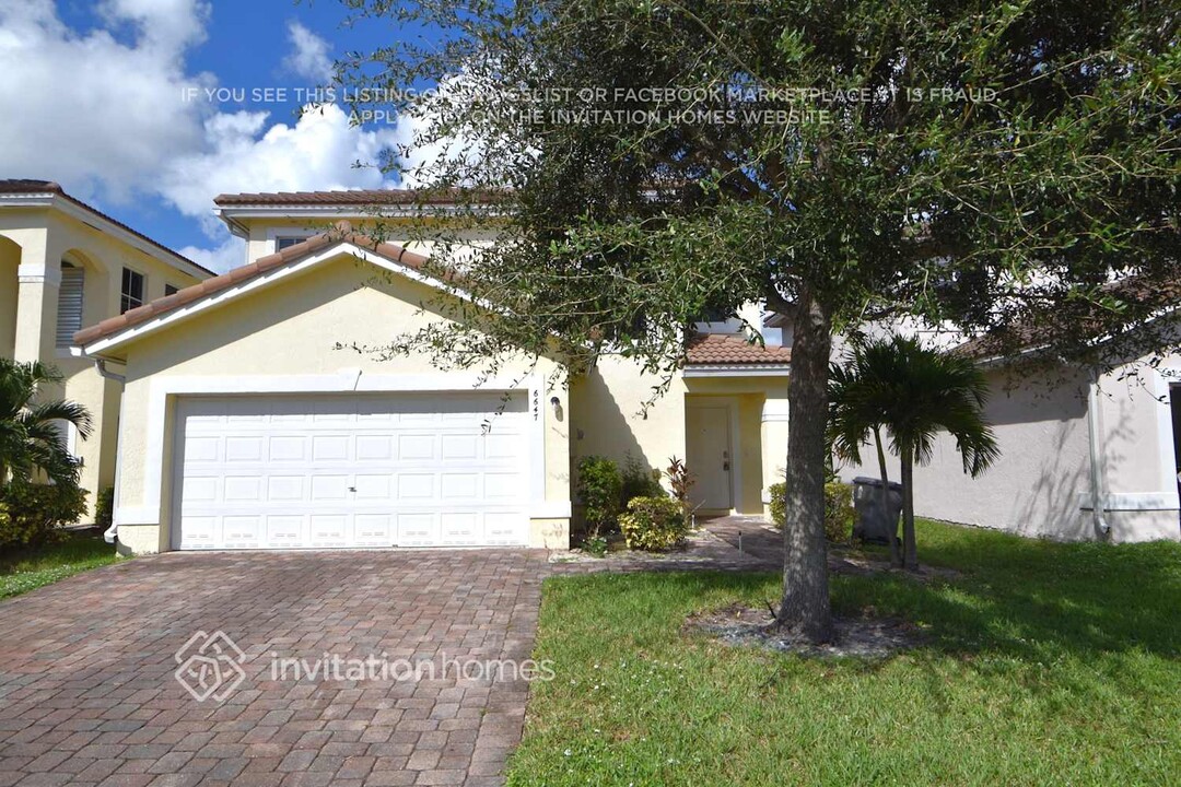 6647 Adriatic Way in Greenacres, FL - Building Photo