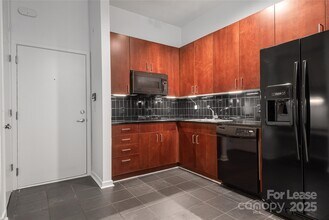 2125 Southend Dr in Charlotte, NC - Building Photo - Building Photo