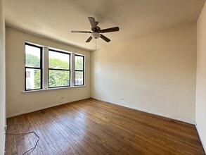 3147 W Medill Ave, Unit A01C in Chicago, IL - Foto de edificio - Building Photo