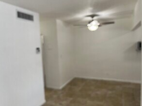 2238 Monroe St, Unit 206 in Hollywood, FL - Building Photo - Building Photo