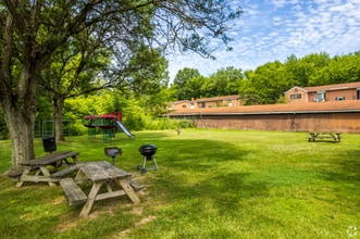 2811 Parkman Rd NW in Warren, OH - Building Photo - Building Photo