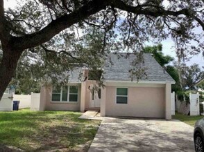 4707 E 98th Ave in Tampa, FL - Foto de edificio - Building Photo