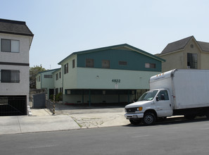 4822 Rosewood Ave in Los Angeles, CA - Foto de edificio - Building Photo