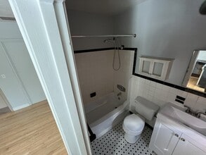 617 Hillcrest St, Unit A in Orlando, FL - Foto de edificio - Building Photo