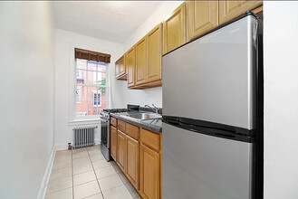 120 W 69th St in New York, NY - Building Photo - Building Photo