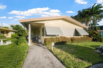 756 SE 19th Ave in Deerfield Beach, FL - Building Photo - Building Photo