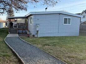 525 3rd St in North Powder, OR - Building Photo