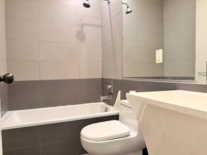 Furnished room/NOT APARTMENT, Unit 4 in Brooklyn, NY - Foto de edificio - Building Photo