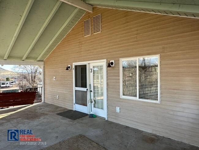 102 N Main St in Veyo, UT - Building Photo - Building Photo