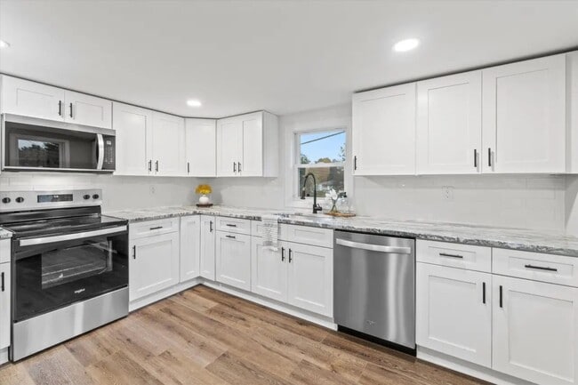 954 Goffstown Rd in Manchester, NH - Building Photo - Building Photo