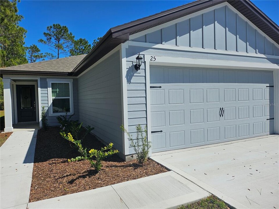 25 Radium Ln in Palm Coast, FL - Building Photo