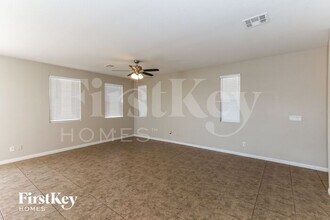 6455 Haypress Ct in Las Vegas, NV - Foto de edificio - Building Photo